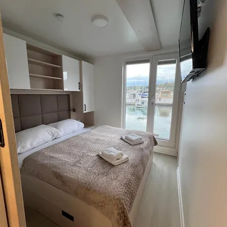 Floating House - Sea *